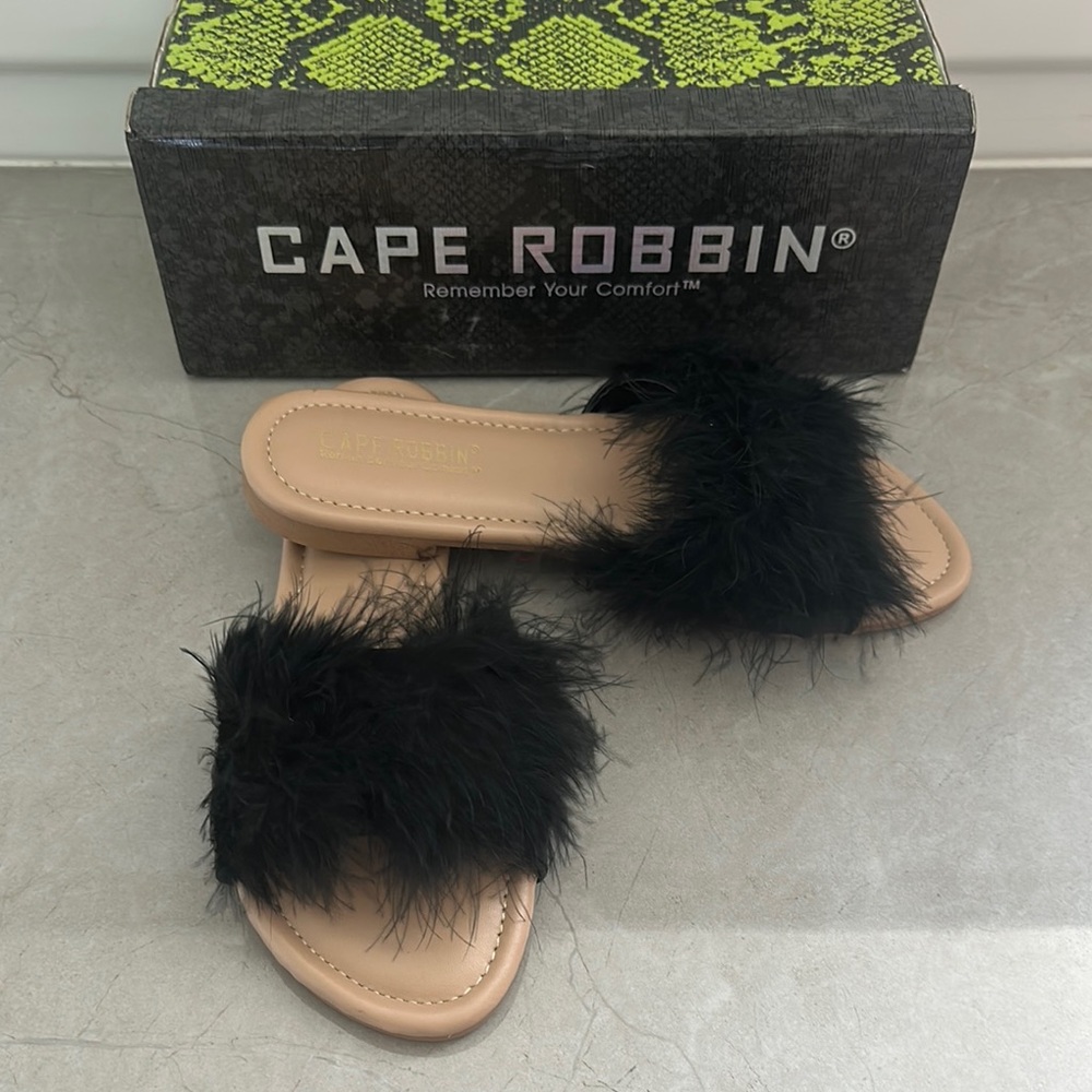 Cape Robbin Black and Tan Furry Slippers
